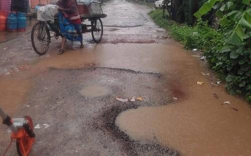 রায়পুর-আলোনিয়া চার কিলোমিটার সড়ক: ২২ বছর ধরে কাঁচা, দুর্ভোগে দেড় লাখ মানুষ